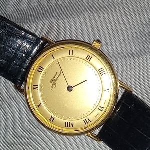 Very beautiful gold wristwatch